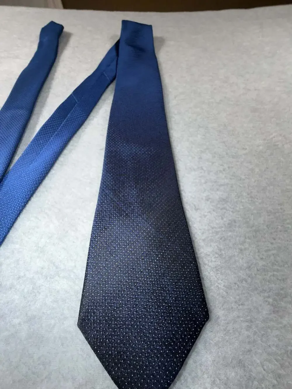 Kenneth Cole Reaction Men's Navy Blue Textured 100% Silk Necktie